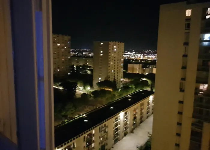 Homestay Spacieuse Quartier Populaire